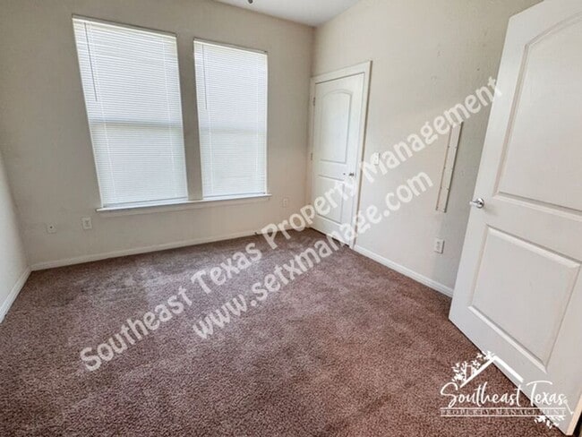 Building Photo - 820 Stilwell Blvd