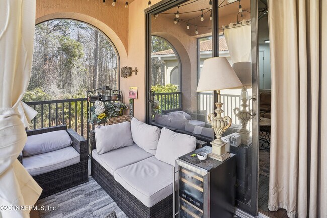 Building Photo - 450 La Travesia Flora