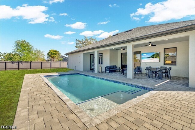 Building Photo - 118 NW 2nd Ave