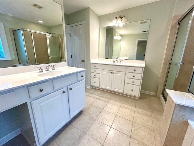 Building Photo - 4692 Wehunt Commons Dr