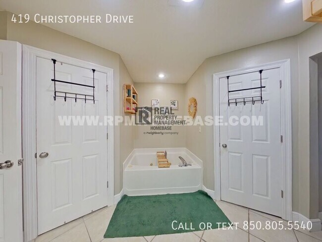 Building Photo - 419 Christopher Dr