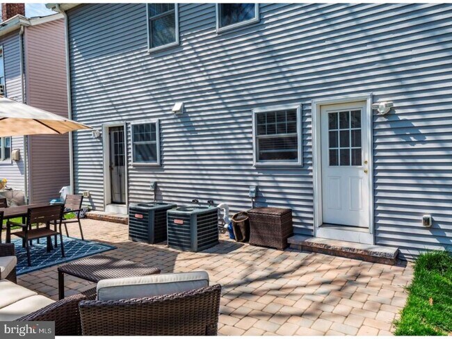 Building Photo - 116 Leigh Ave