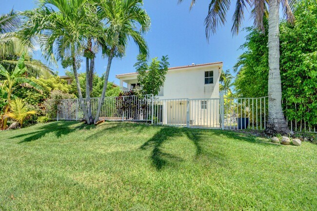 Building Photo - 10537 Galleria St
