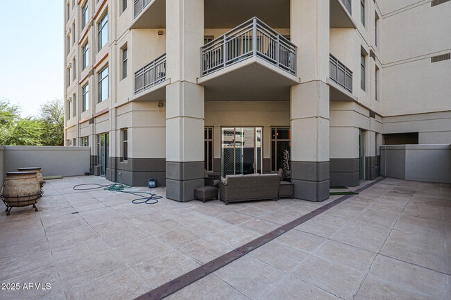 Building Photo - 2211 E Camelback Rd