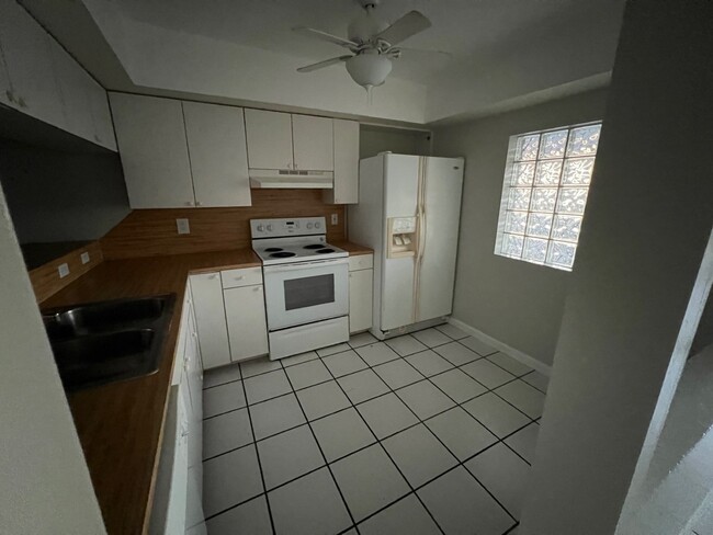 Building Photo - 37 SE 24th Ave