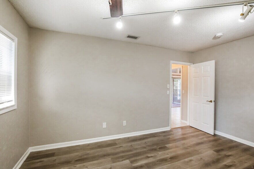 Building Photo - 3731 NW 114th Ave