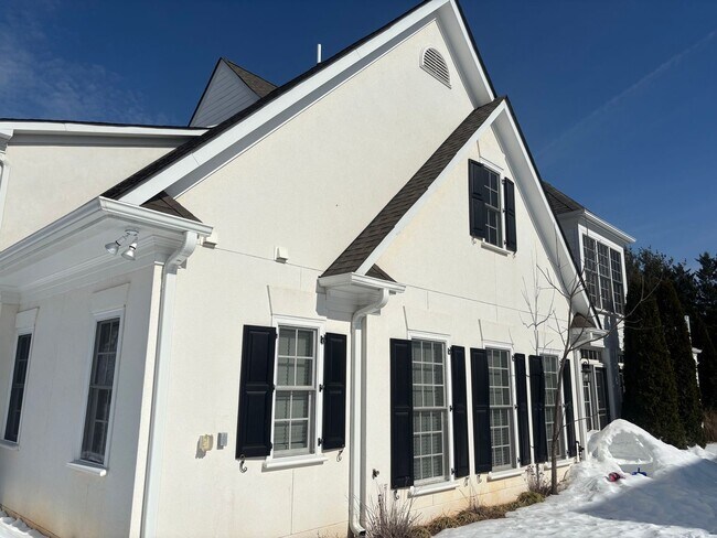 Building Photo - Great Home in Crozet!