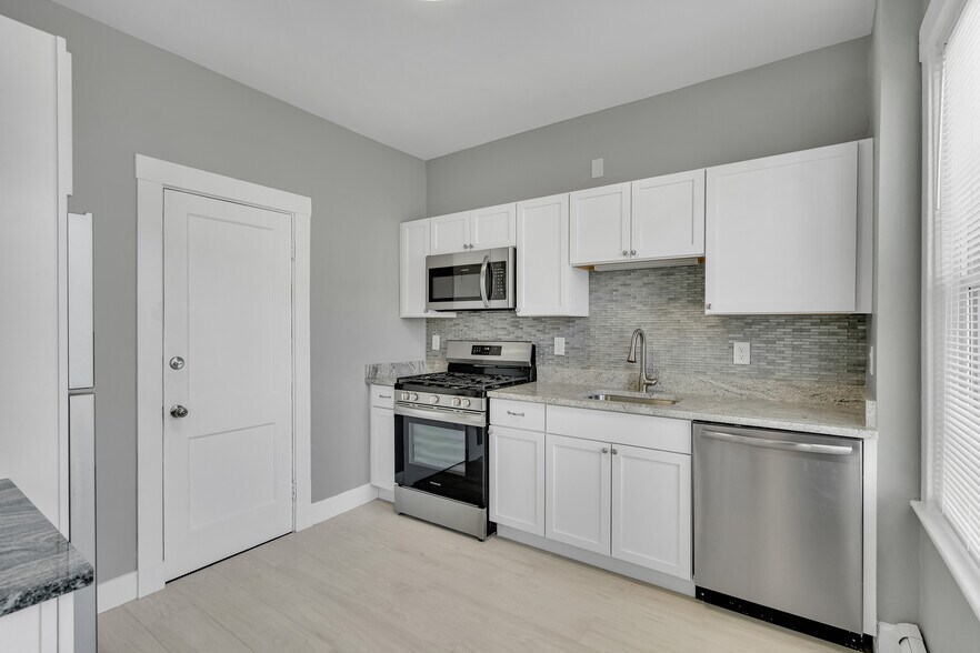 Building Photo - 142 Sutherland Rd