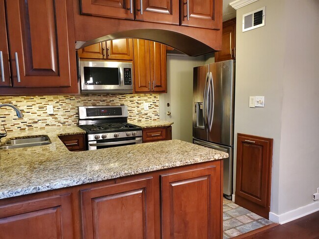 Awesome Kitchen 3 - 1154 Briarcliff Rd NE