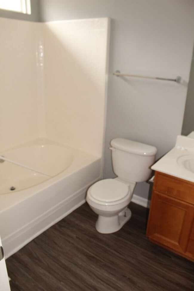 Building Photo - 3BR/2.5BA Townhome in Cobblestone Cove, Move In Ready - Paint and Flooring is new