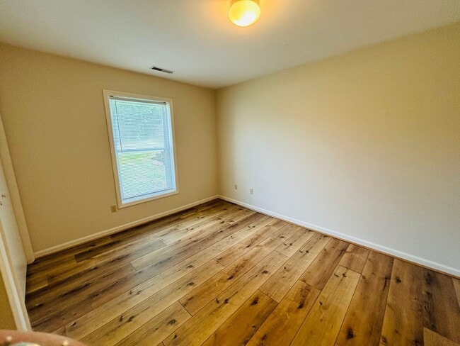 Building Photo - * RE-RENTAL AVAILABLE 3/31/26 * 1 Bedroom, 1 Bath Apartment