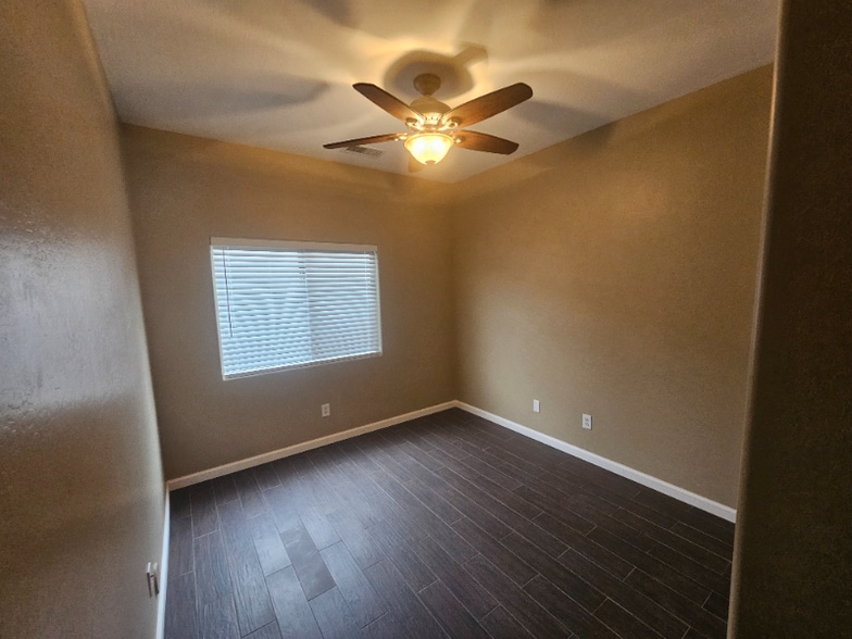 Building Photo - 5623 S 54th Dr