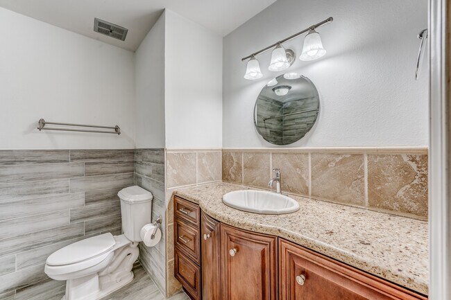 Building Photo - 708 Fowler St