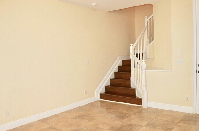 Building Photo - 3042 Waterside Cir