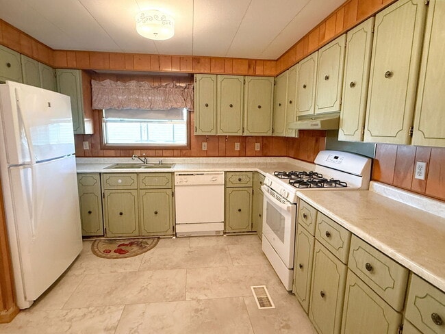 Building Photo - 10675 N Kilimanjaro Ave