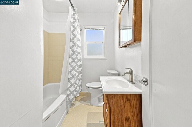 Building Photo - 517 Shelly Dr