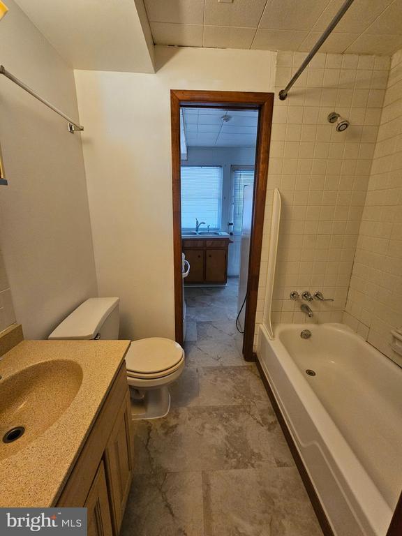 Building Photo - 303 Delaware Cir