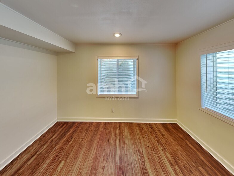 Building Photo - 2417 Eldorado Dr