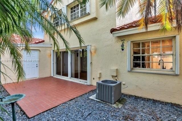 Building Photo - 1353 Springside Dr