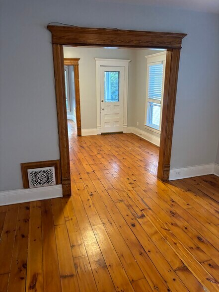 Building Photo - 611 Tompkins St