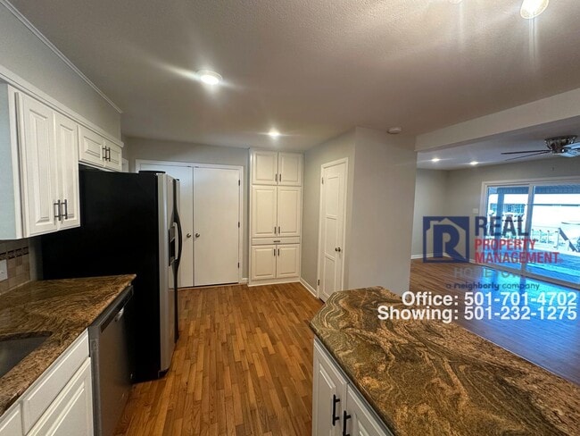 Building Photo - 300 W Mountain View Dr
