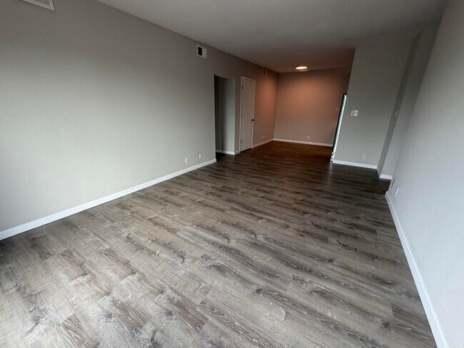 Building Photo - 3408 Balboa Ln