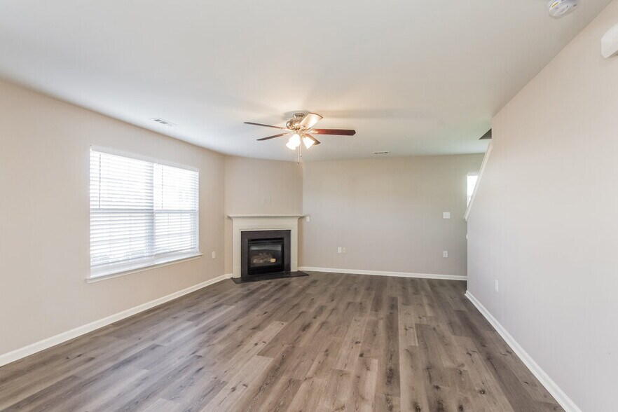 Building Photo - 1536 Eastway Dr