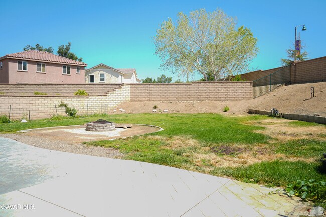 Building Photo - 2732 Hemlock Rd