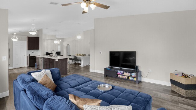 Building Photo - 631 Doe Cove Pl