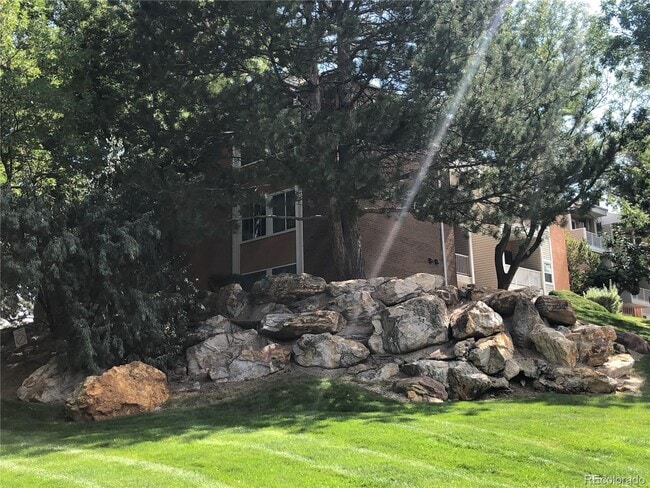 Building Photo - 501 Golden Cir