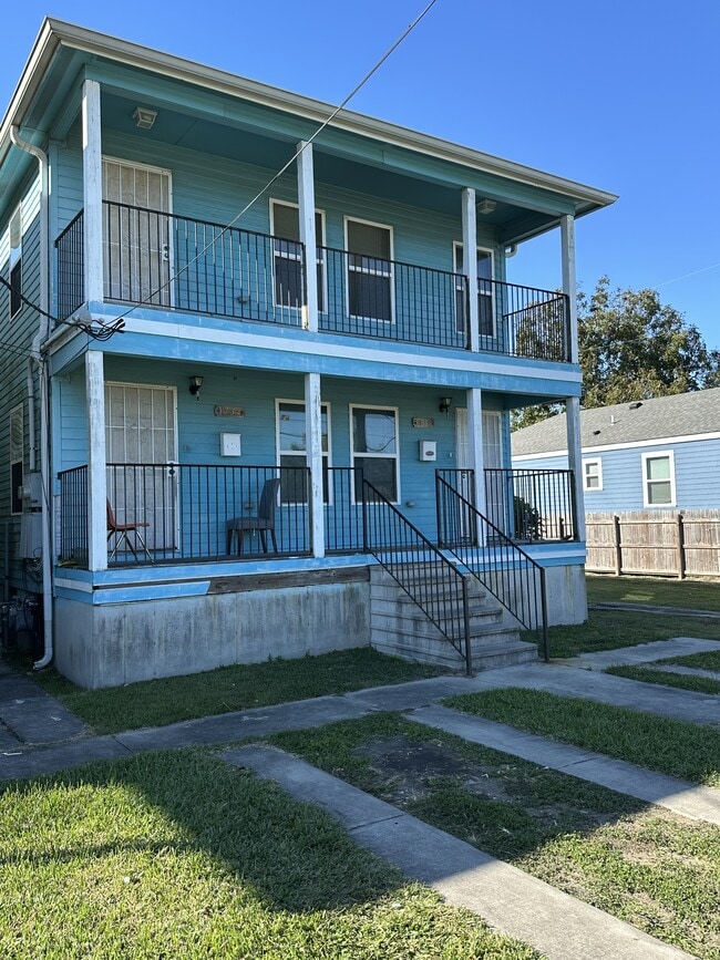 Building Photo - 1736 Flood St