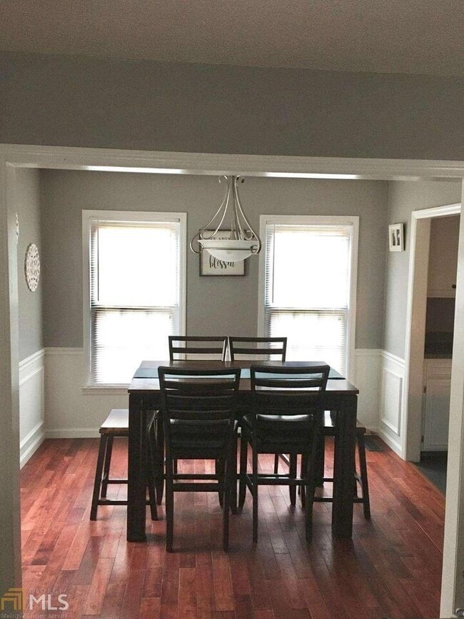 Building Photo - 320 Rogers Rd