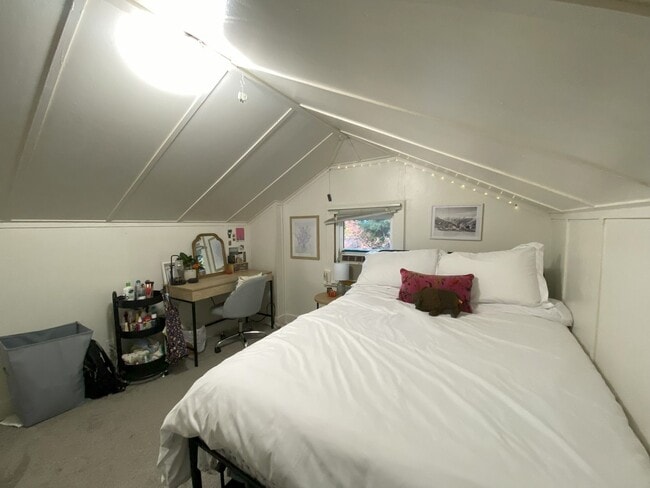 Building Photo - PRE-LEASE 4 BED 2 BATH – University Hill B...