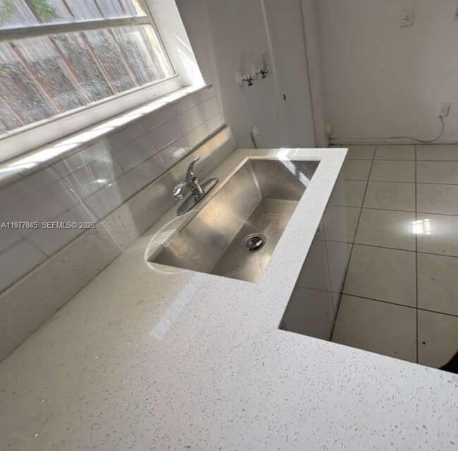 Building Photo - 771 W Lucy St