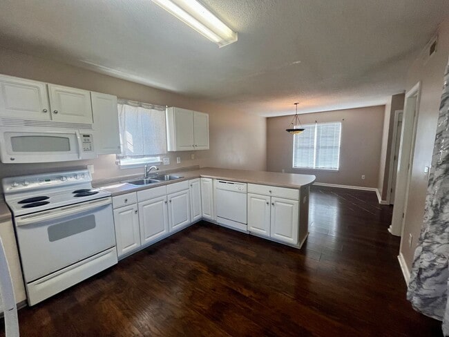 Building Photo - 1301 Davis Mill Rd