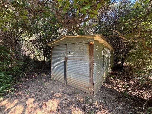 Building Photo - 324 Oakwood Cir