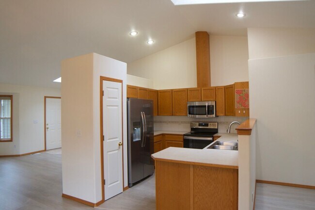 Building Photo - Cozy and Charming 3 Bedroom in Lynnwood!