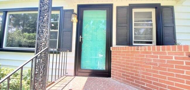 Building Photo - Haymount Charm Home