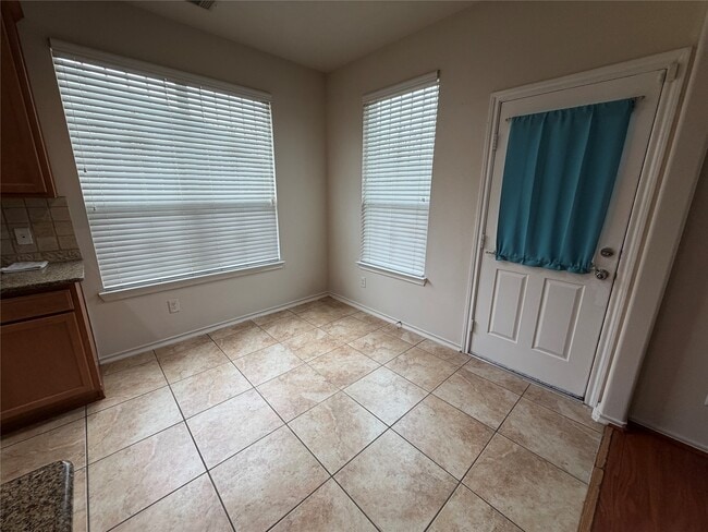 Building Photo - 6826 Pheasant Oak Dr