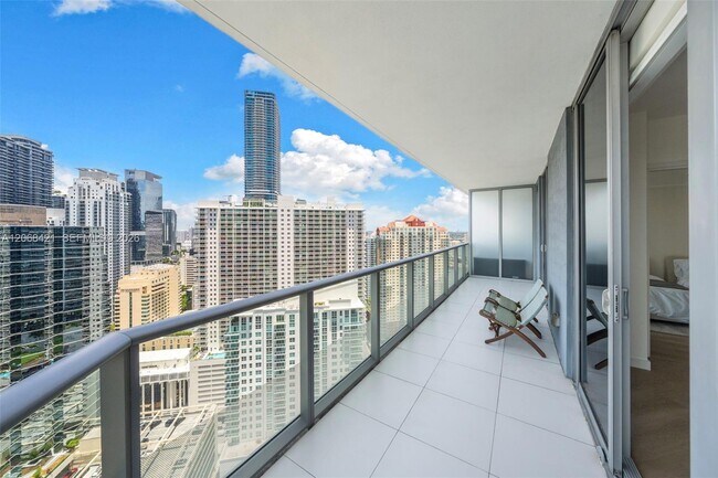 Building Photo - 1300 Brickell Bay Dr