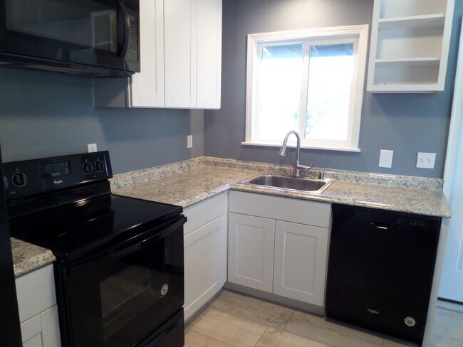 Building Photo - Super Cute & Updated 3 Bedroom House FOR R...