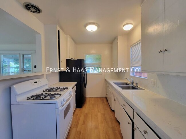 Building Photo - Lovely Front Duplex Unit in Prime Long Beach!