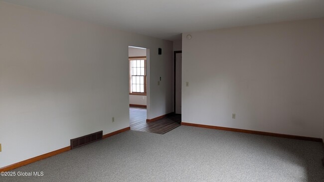 Building Photo - 821 Salina St