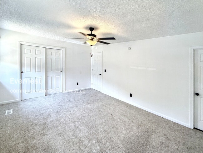 Building Photo - 2227 Cheshire Dr