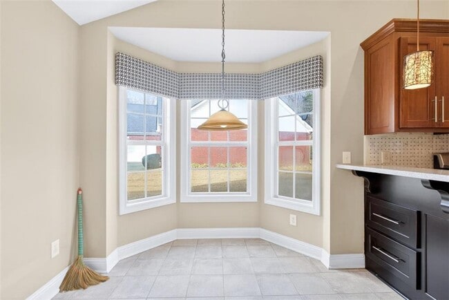 Building Photo - 135 Saltcreek Point NE