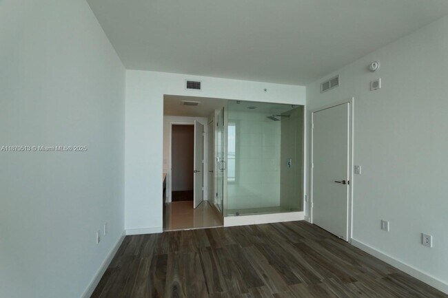 Building Photo - 460 NE 28th St