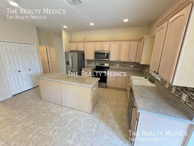 Building Photo - 202 Nova Ave