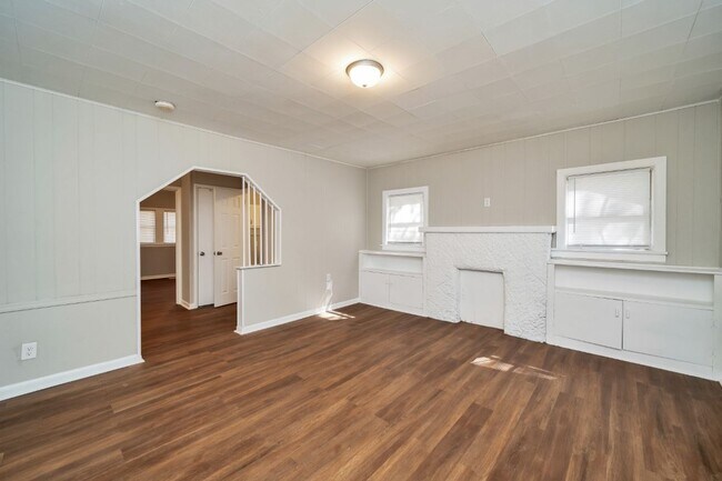 Building Photo - Move in Promo: $250 Off First Month's Rent!