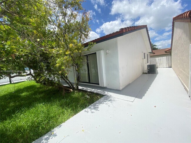 Building Photo - 10225 SW 144th Ct
