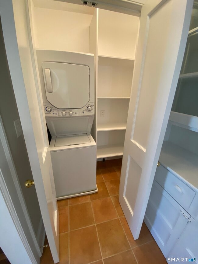 Building Photo - 410 West Ave